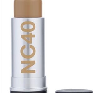 MAC NC40 matte foundation stick. brand new.